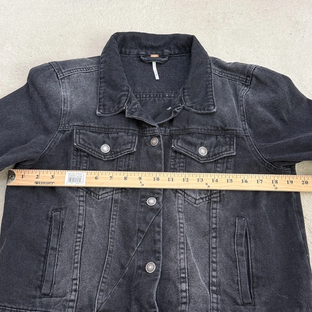 Free People Rumors Slim Fit Distressed Denim Jacket in Black Size Medium